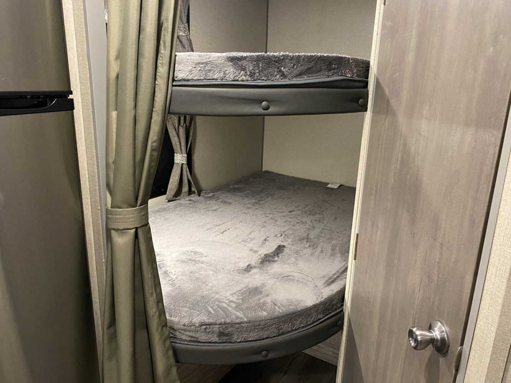 bunkhouse travel trailer under 9000 lbs