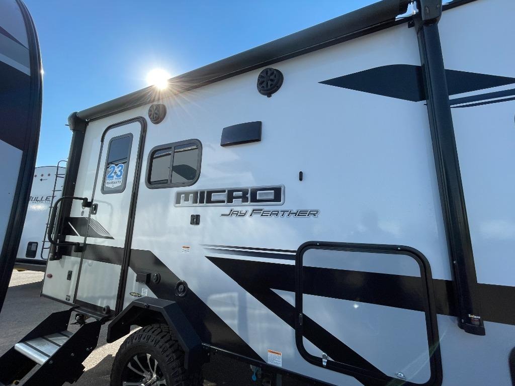 166FBS Jayco side view entry