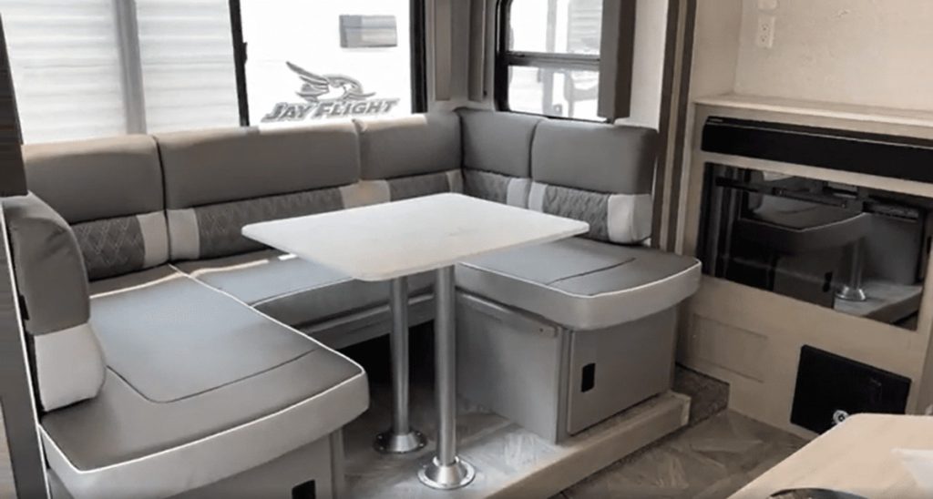 24RLXL dinette