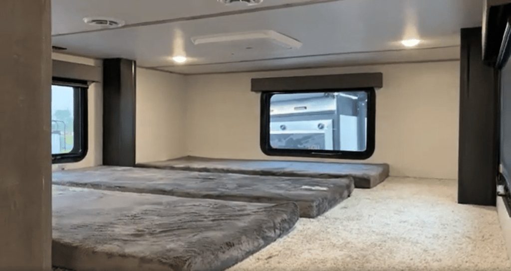 390DS bunk room