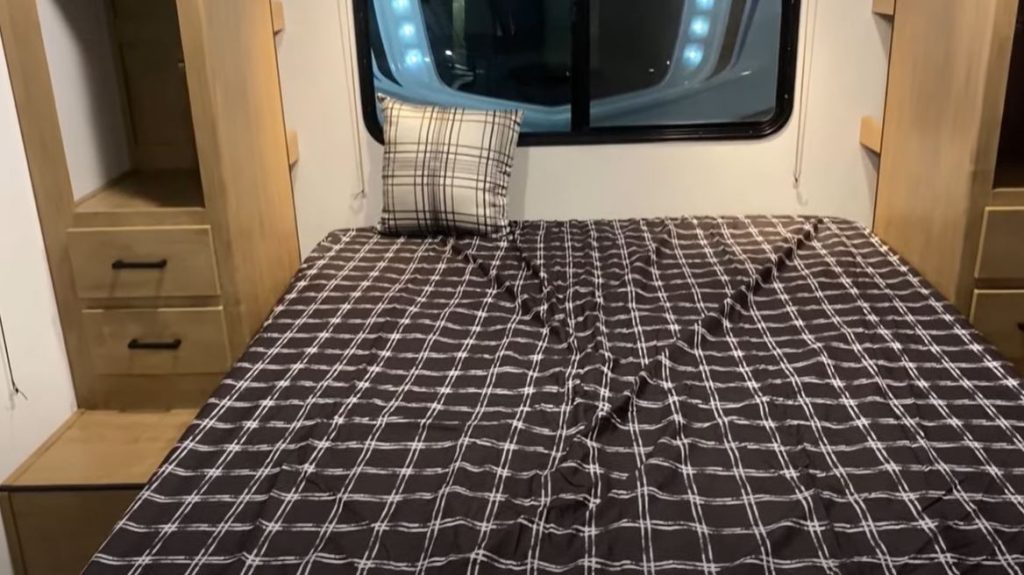 Freedom Express 298FDS Bedroom