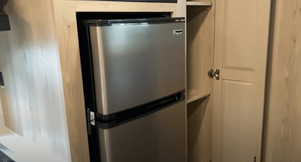 GEO Pro 20BHS fridge
