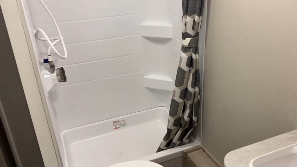 192BHS Bathroom shower