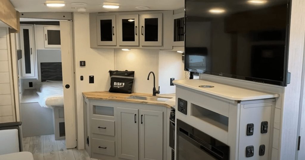 North Trail tv and kitchen
