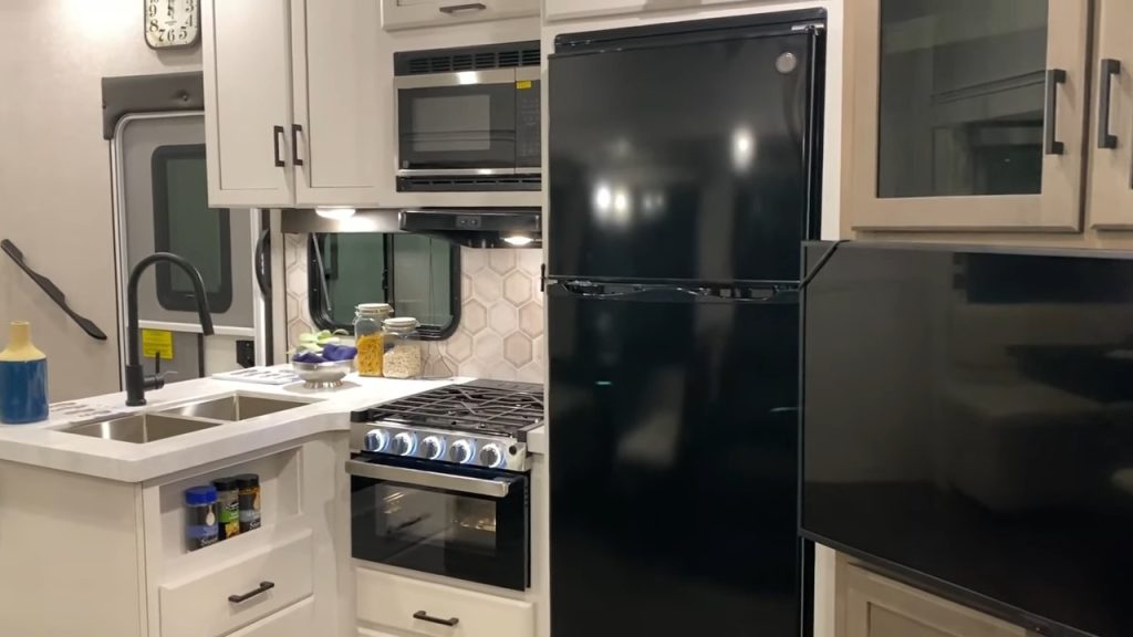 Jayco Eagle HT 26RE kitchen