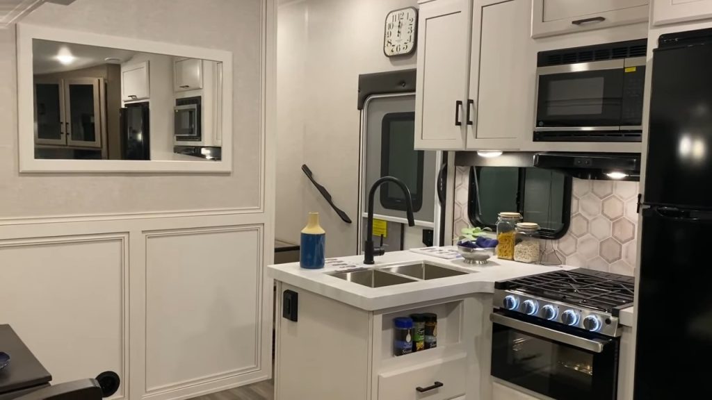 Jayco Eagle HT 26RE kitchen