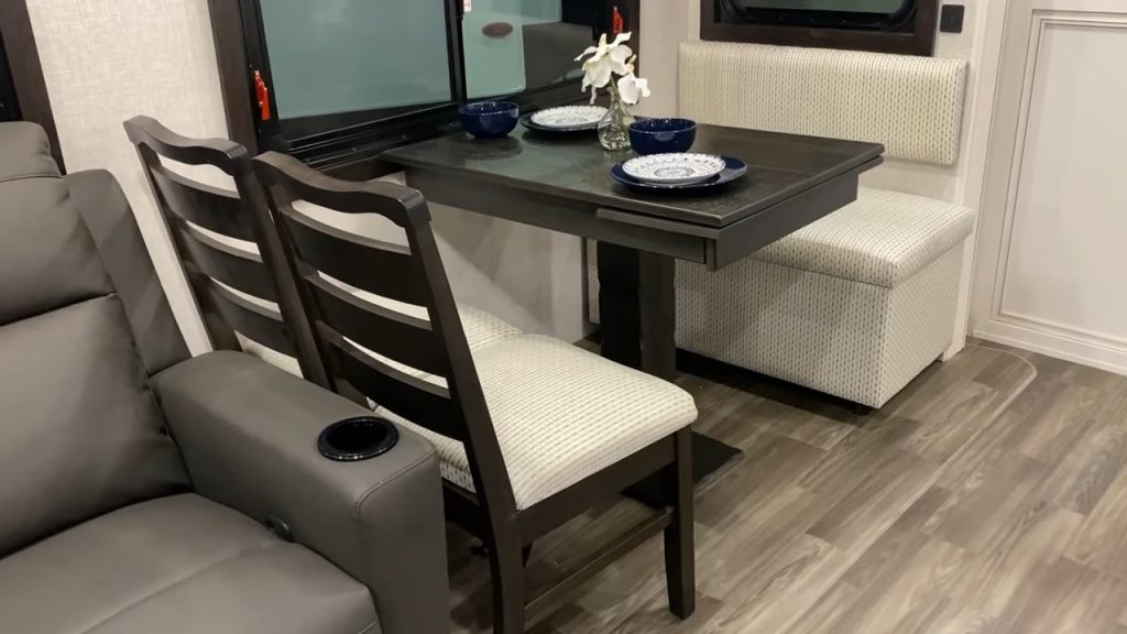 Jayco Eagle HT 26RE dining