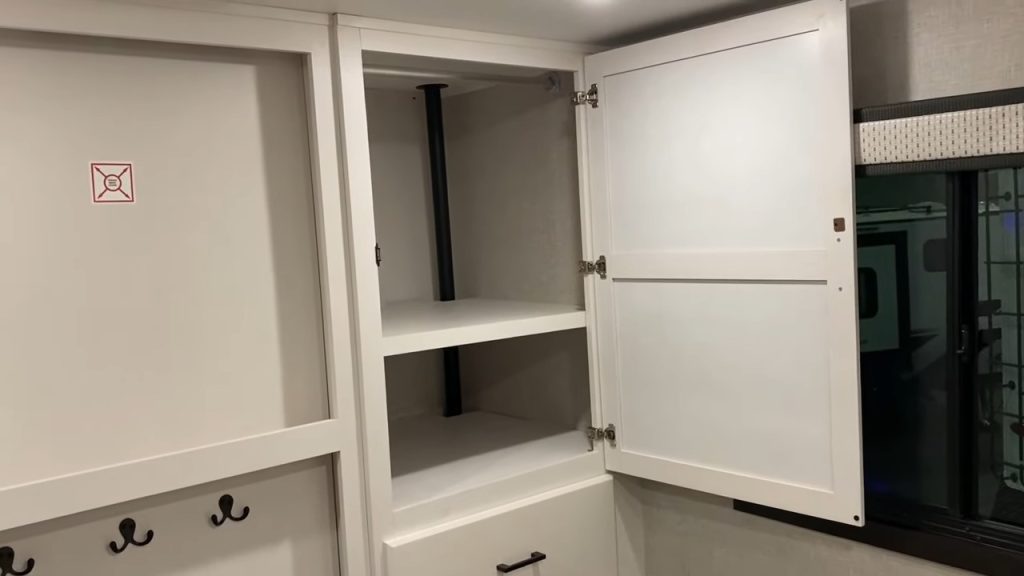 Jayco Eagle HT 26RE bedroom storage