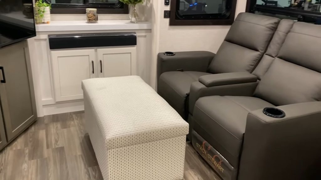 Jayco Eagle HT 26RE theater seating
