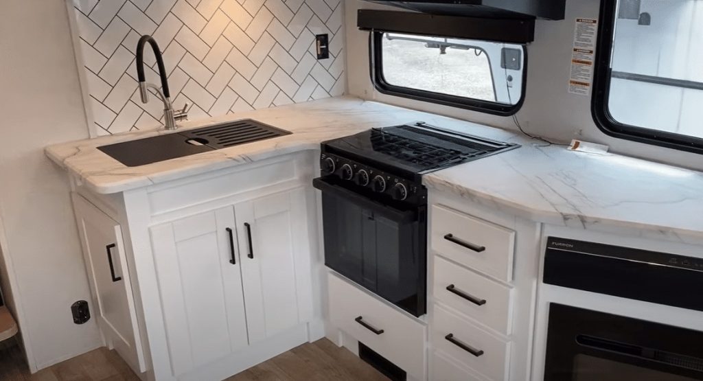 Keystone Arcadia 253SLRD kitchen cabinets