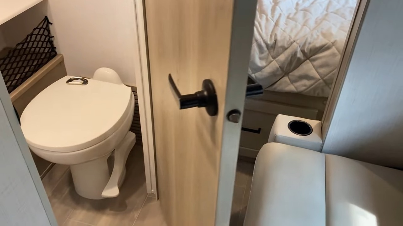 ALL NEW Compact Mini RV with a TRUE QUEEN!! 2024 Geo Pro 20FKS