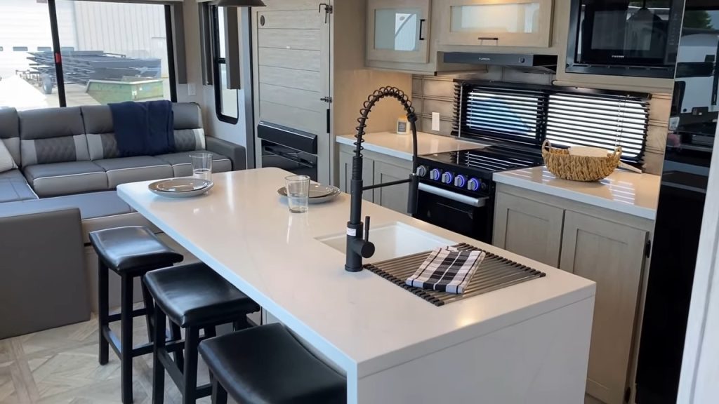 2024 Wildwood 28VIEW Travel Trailer  kitchen