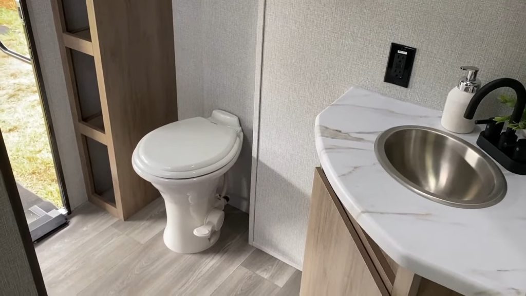 Imagine 2660BS bathroom
