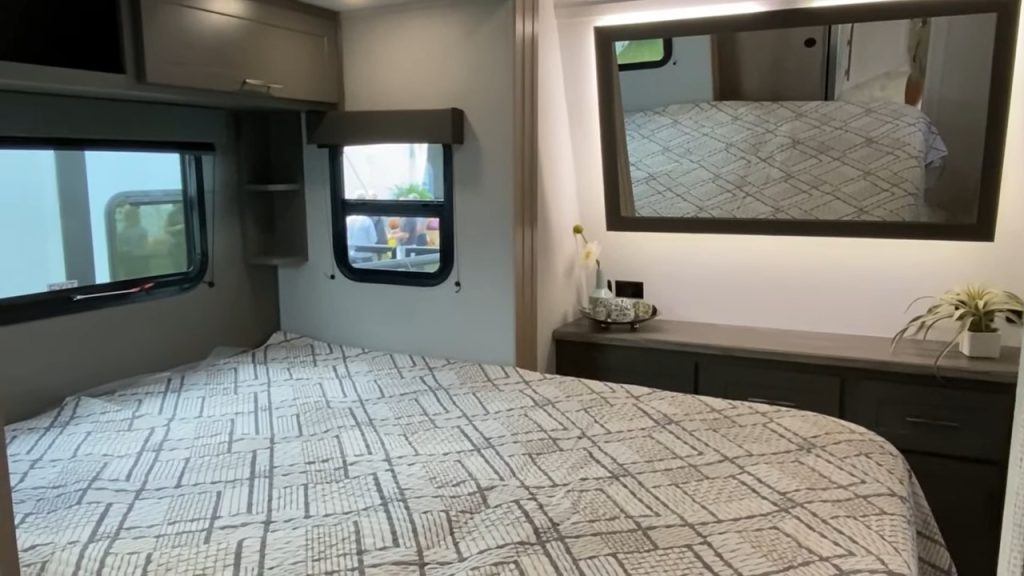 Momentum 31G bedroom