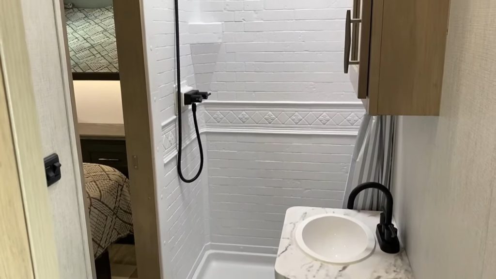 Momentum 31G bathroom