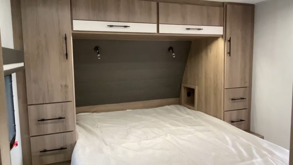 Imagine 25DBE bedroom