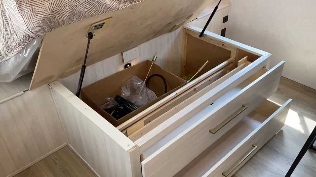 202RBLE bedroom storage