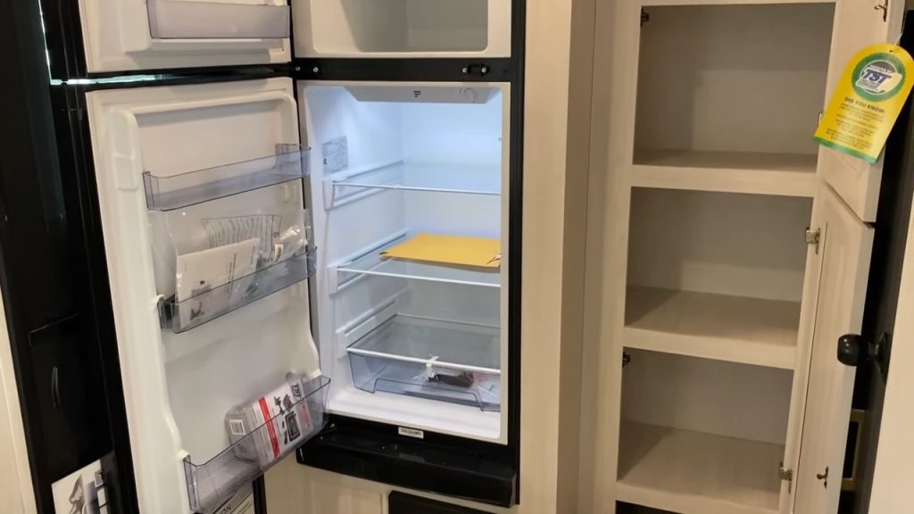 202RBLE kitchen fridge