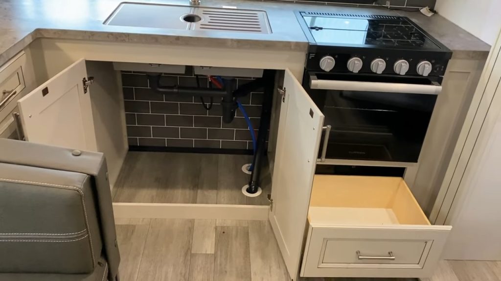 25mle kitchen storage