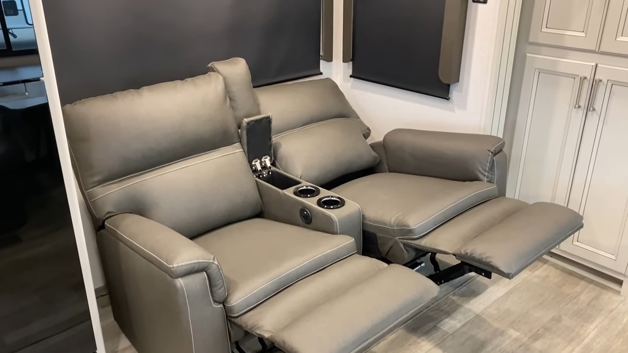 25mle living area theater seating