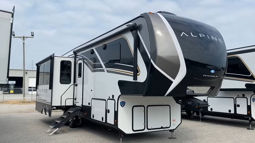 Alpine Avalanche Edition  Family-friendly Luxury RVs - Keystone
