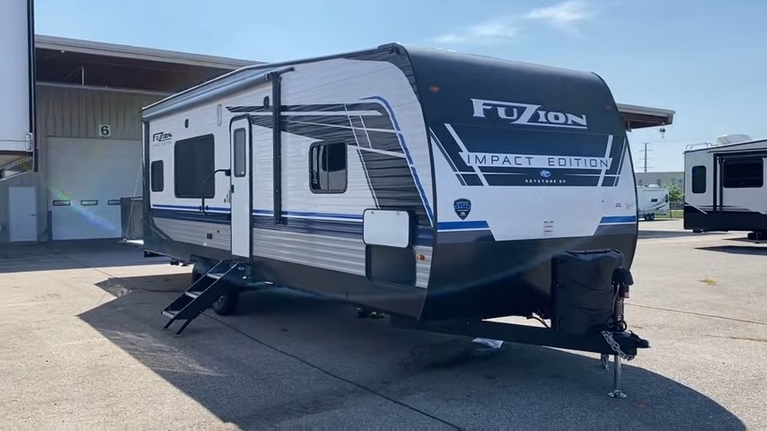 2024 Fuzion 2813 exterior