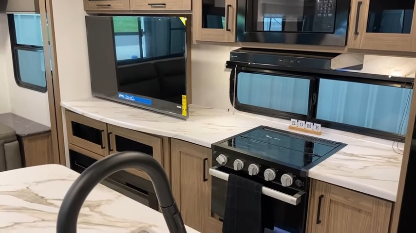 2024 Delta 202RL kitchen