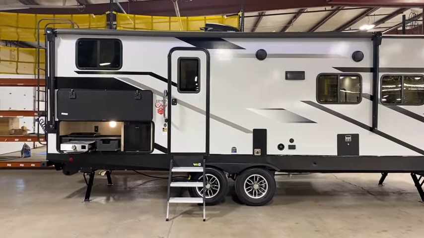 2024 Winnebago Minnie 2301BHS exterior