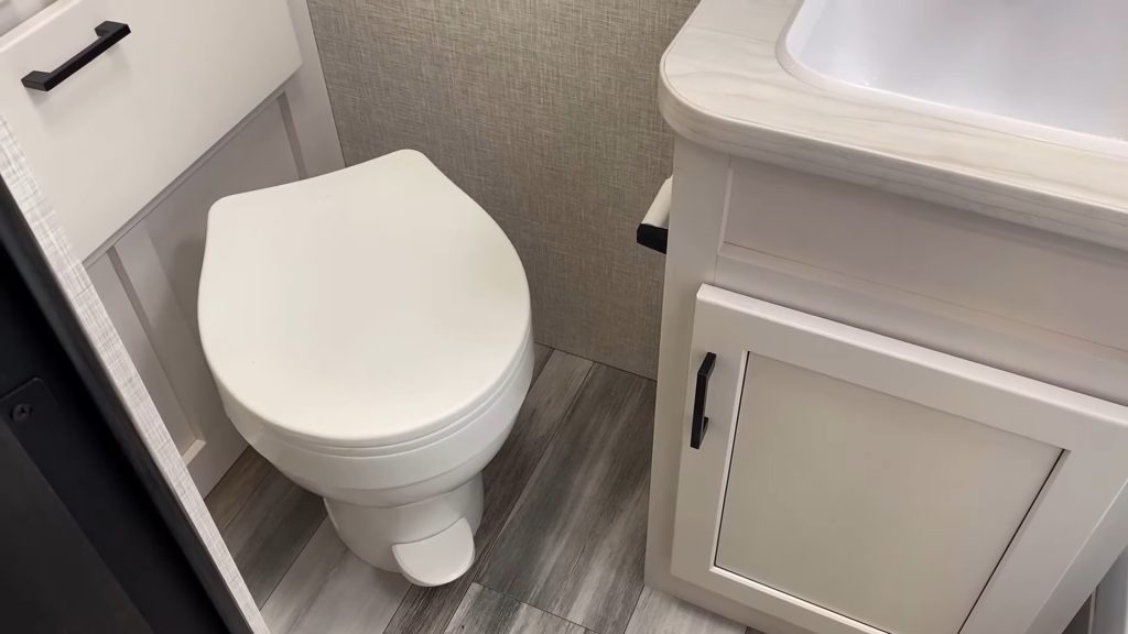 2024 Jay Feather 173MRB bathroom