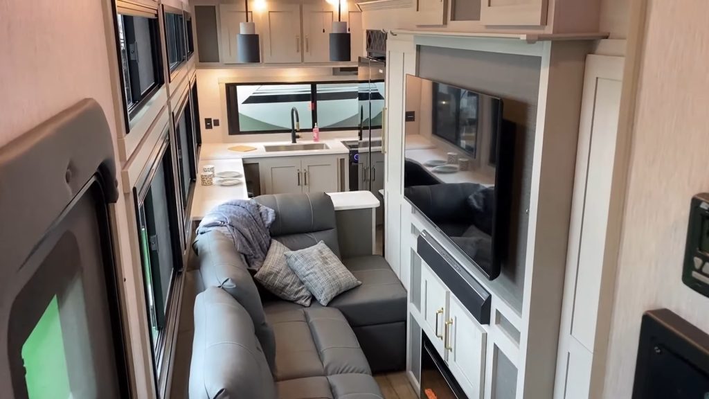 2024 Heritage Glen 320View road mode