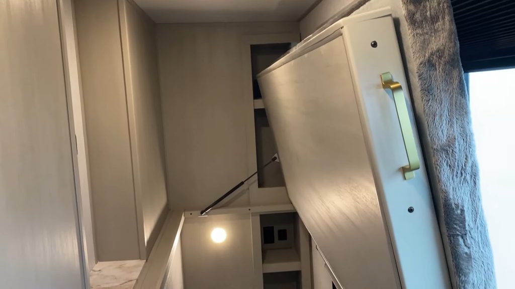 2024 Heritage Glen 320View living