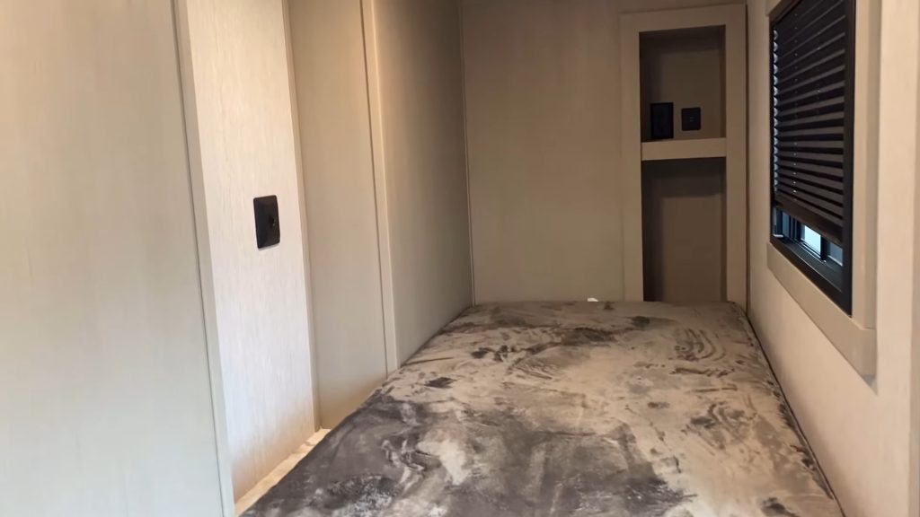 2024 Heritage Glen 320View living