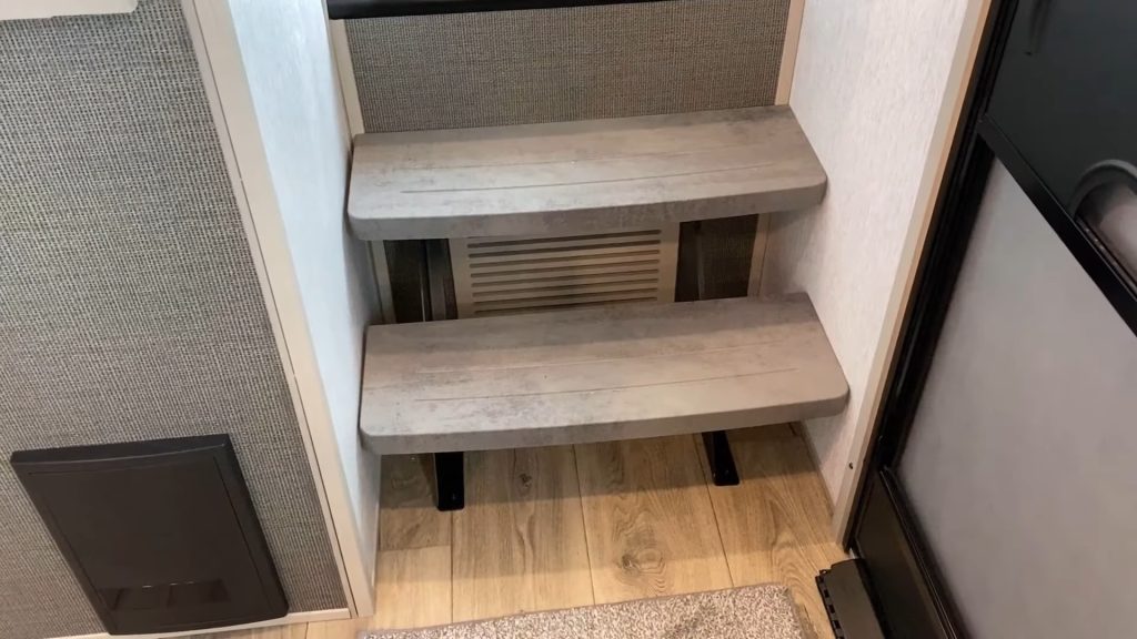 2024 Heritage Glen 320View living