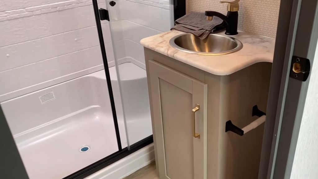 2024 Heritage Glen 320View bathroom