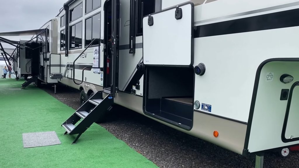 2024 Heritage Glen 320View exterior