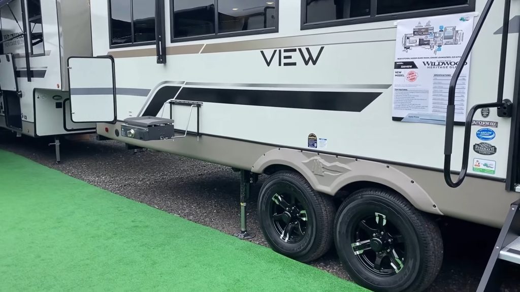 2024 Heritage Glen 320View exterior