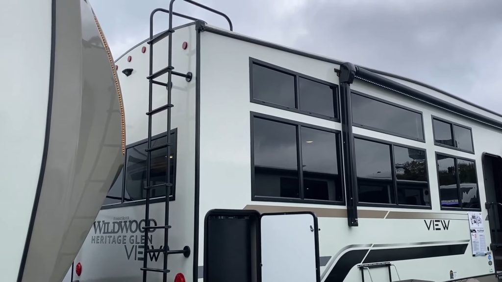 2024 Heritage Glen 320View exterior