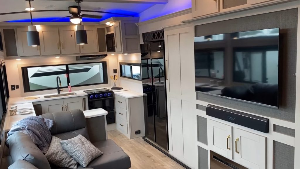 2024 Heritage Glen 320View living