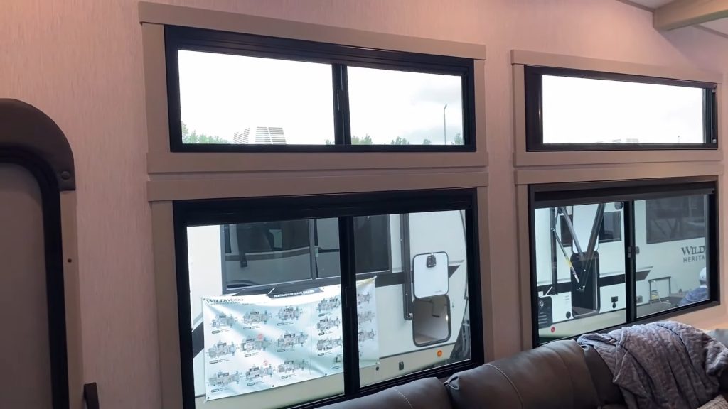 2024 Heritage Glen 320View living