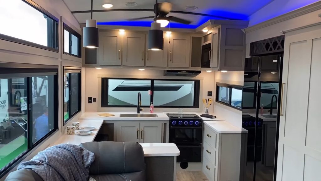 2024 Heritage Glen 320View kitchen