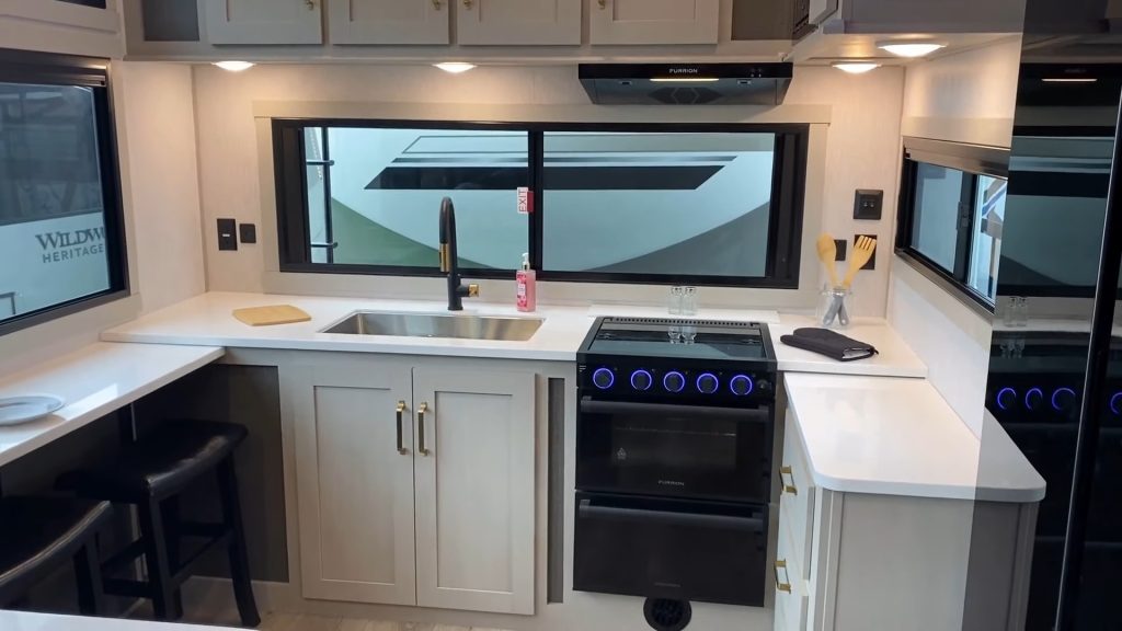 2024 Heritage Glen 320View kitchen