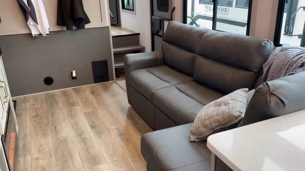 2024 Heritage Glen 320View living