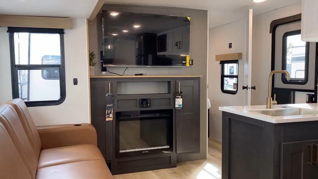 2024 North Trail 27DBH living