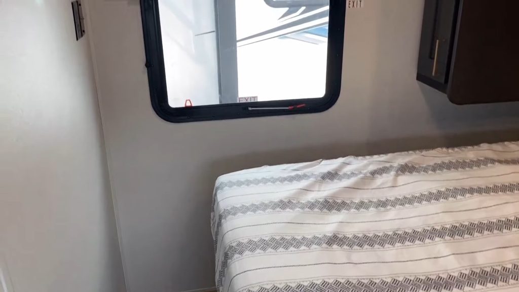 2024 North Trail 27DBH bedroom