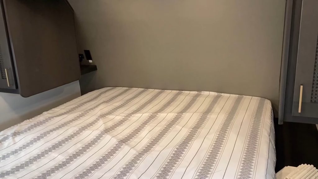 2024 North Trail 27DBH bedroom