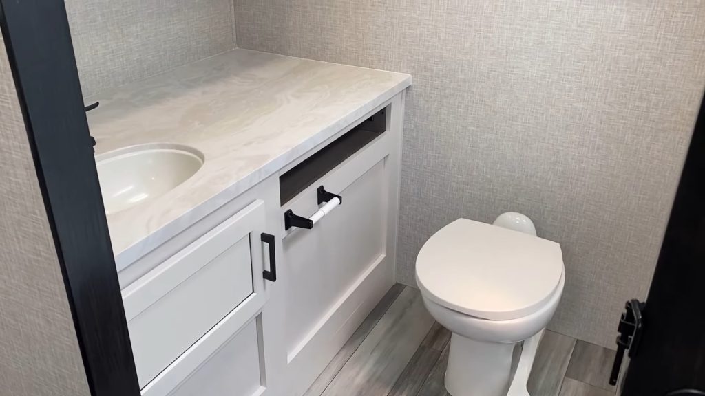 2024 White Hawk 27RB bathroom