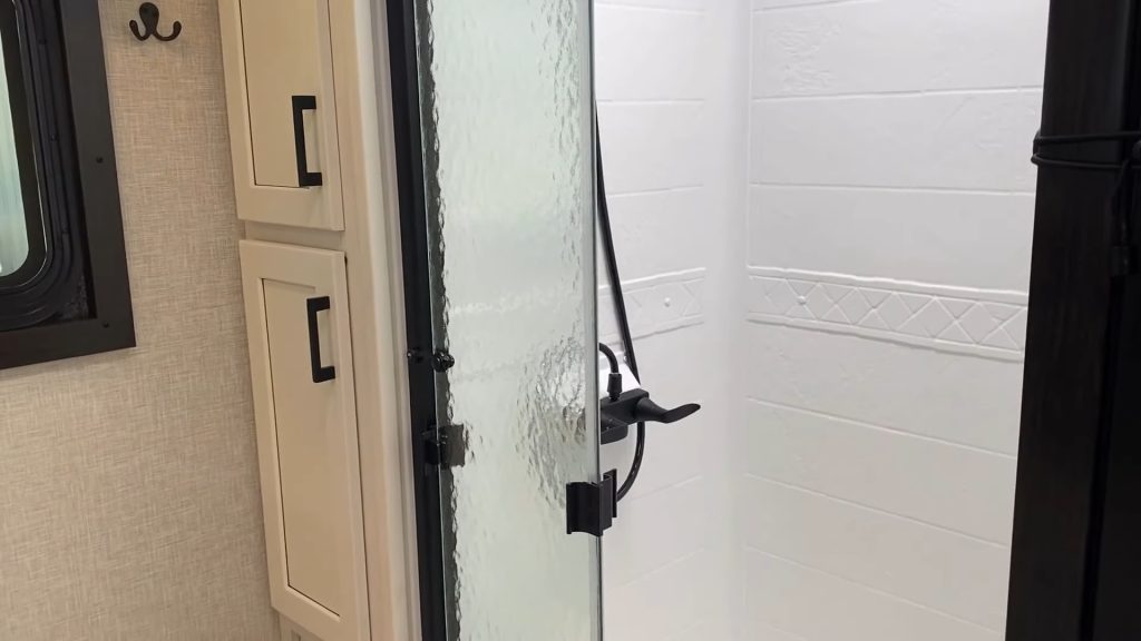 2024 White Hawk 27RB bathroom