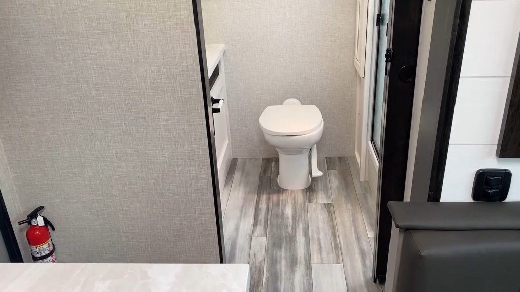 2024 White Hawk 27RB road mode