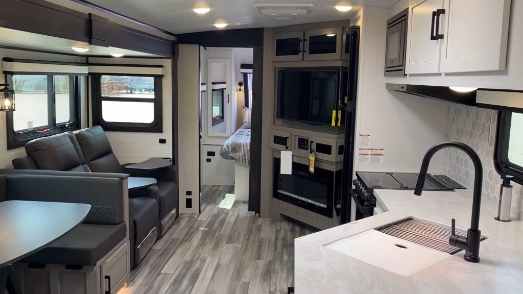 2024 White Hawk 27RB living