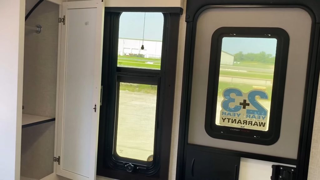 2024 White Hawk 27RB bedroom